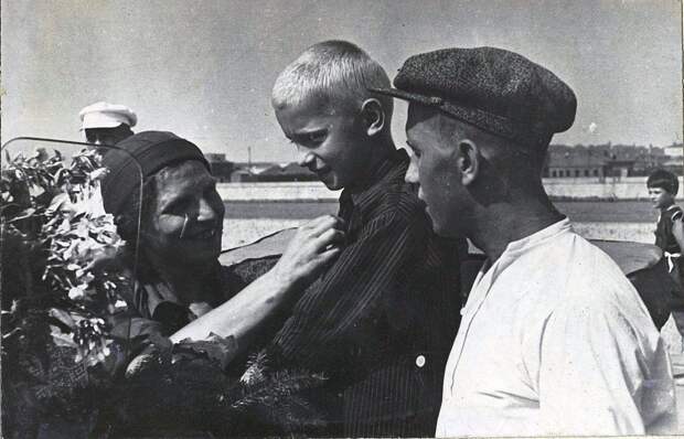 Женский автопробег имени Сталинской конституции. 1936