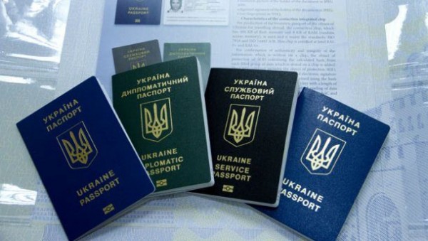 Украинские паспорта депутаты предлагают продавать по 500 000 евро. Дороговато?