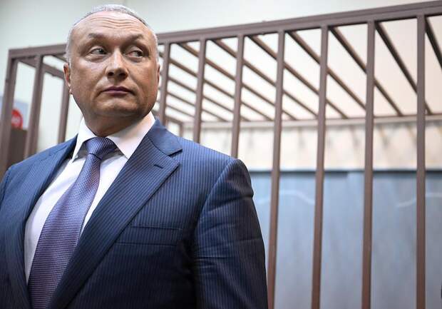 Теневые активы на 600 миллионов рублей забрали у экс-члена Совета Федерации России