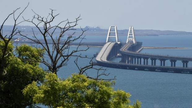 Движение автотранспорта по Крымскому мосту возобновили