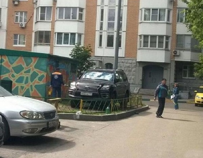Наказаны: любители парковаться где попало получили по заслугам (фото)