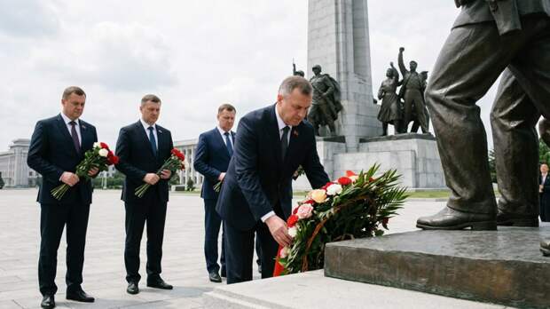 Делегация Белоруссии возложила цветы в Пхеньяне по просьбе Путина