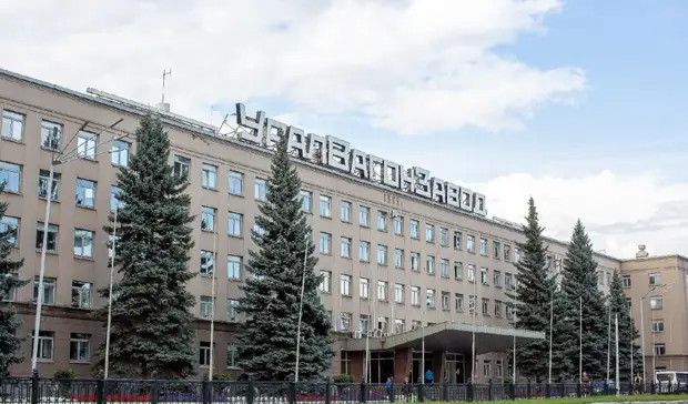 Рабочий погиб после падения с высоты на УВЗ в Нижнем Тагиле