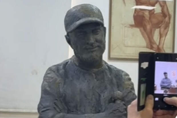 Бывшая жена Паши Техника Карицкая опубликовала кадры со скульптурой рэпера