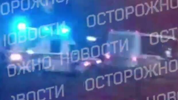 Скорая едет на завод / Кадр из видео: