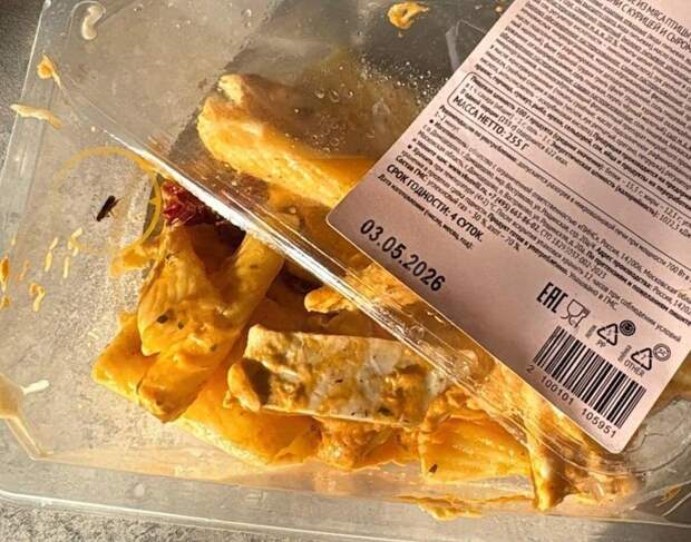 В пасте с курицей и сыром из «ВкусВилла» москвичка нашла мёртвого таракана