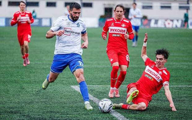 Санкт-Петербургское «Динамо» в домашнем поединке переигрывает «Спартак-2» — 1:0