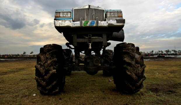 Фестиваль грязи Okeechobee Mudfest (38 фото)