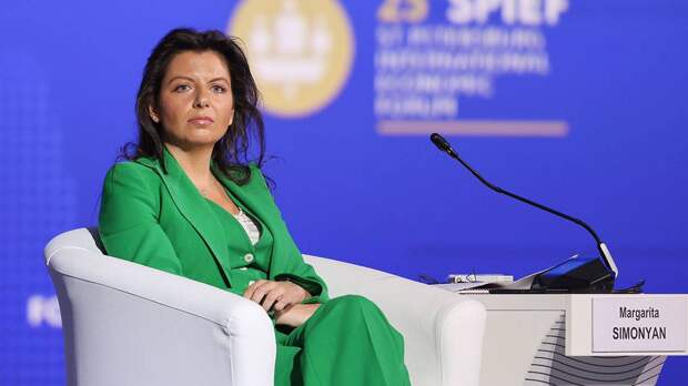 «Чего я должна стесняться?»: больная раком Симоньян отказалась от парика