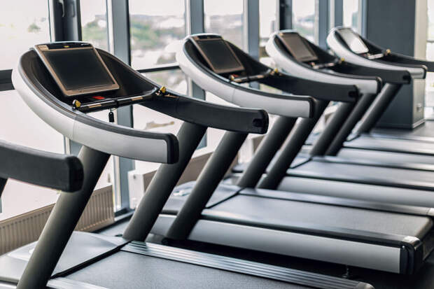 Baza: в Москве ребенка затянуло в беговую дорожку в фитнес-клубе