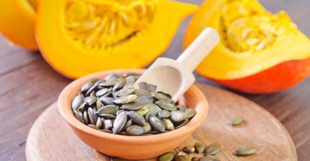 Что будет с организмом, если переесть полезных тыквенных семечек