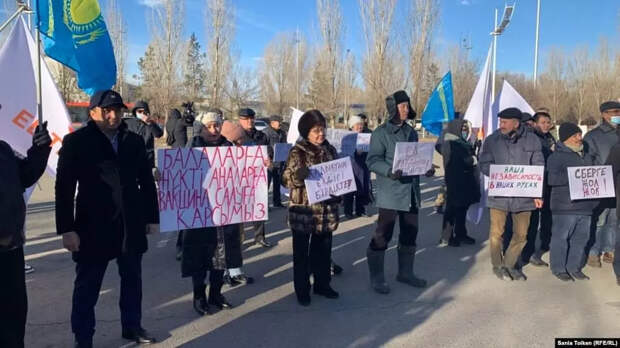 В Казахстане проходят разрешенные антироссийские митинги и активизируются националисты