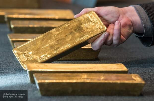 Логично покупать золото, когда оно дешевеет: экономист оценил действия Центробанка
