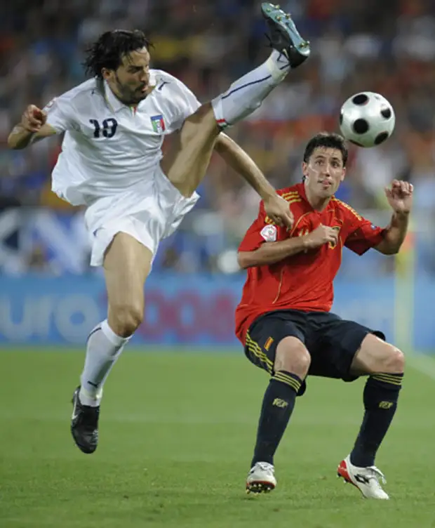 Капдевила. Испания евро 2008 четвертьфинал. Четвертьфинал евро 2008. Футбол Чемпионат Европы 2008 год полуфинал. Италия футбол комментаторы фото.