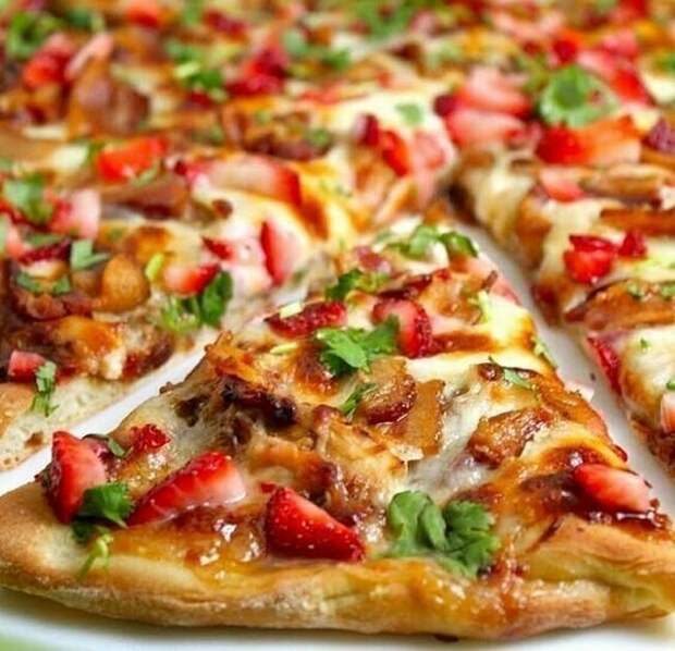 Курица, ветчина и клубника Курица, ветчина и клубника вкусно, еда, интересно, красиво, пицца