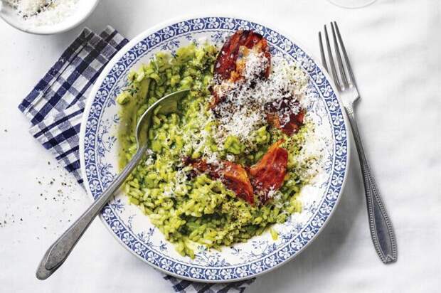 Ризотто со шпинатом. \ Фото: delicious.com.au.