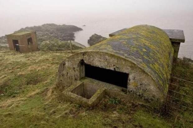Группа фортовых сооружений на границе Великобритании и Ирландии была построена еще в викторианскую эпоху / Фото: vseznaesh.ru