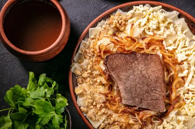 На фуд-холле Eat Market в «Смоленском Пассаже 2» начал работать корнер дагестанской кухни «Мука»