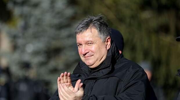Окончательно определился. Аваков выступил против Порошенко Окончательно определился. Аваков выступил против Порошенко
