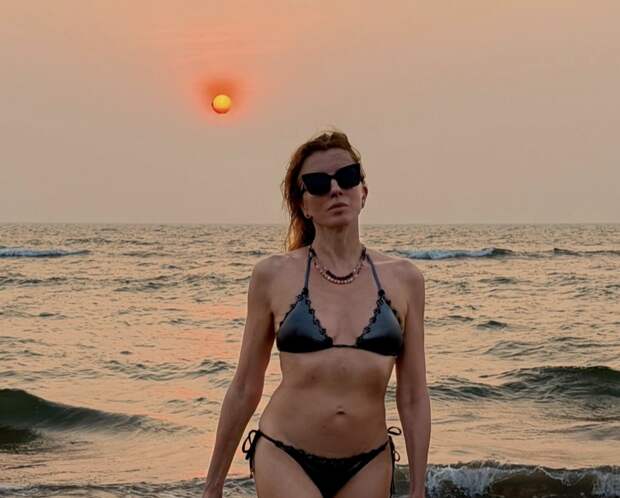 Телеведущая Светлана Бондарчук показала себя в бикини