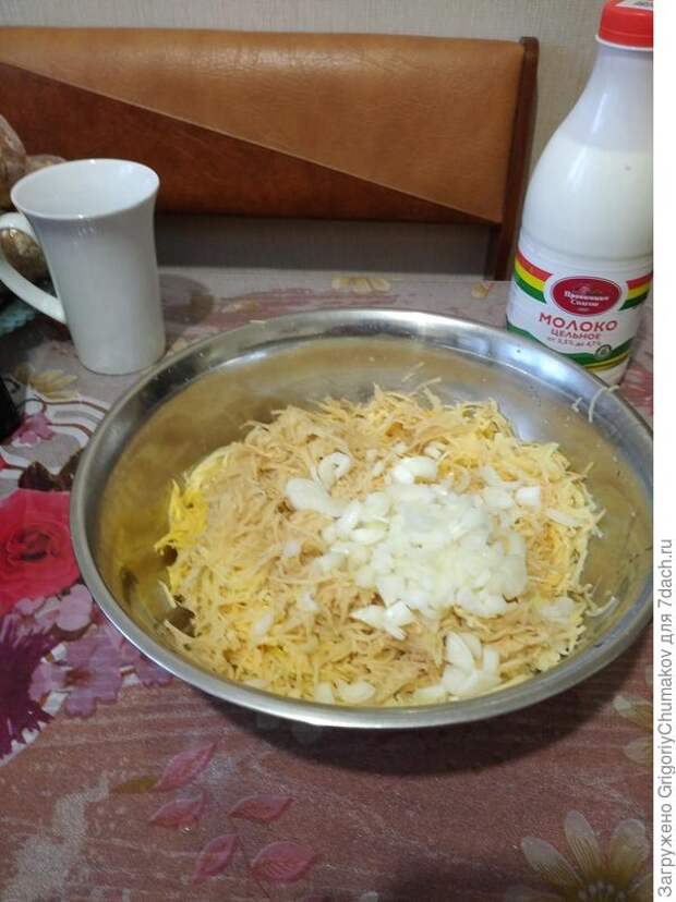 Драная картошка и резаный лук
