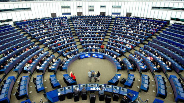 Захарова высмеяла новый пакет санкций ЕС