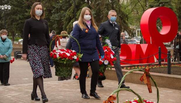 ЦНИИТОЧМАШ и власти Подольска возложили цветы к монументу «Скорбящая мать»