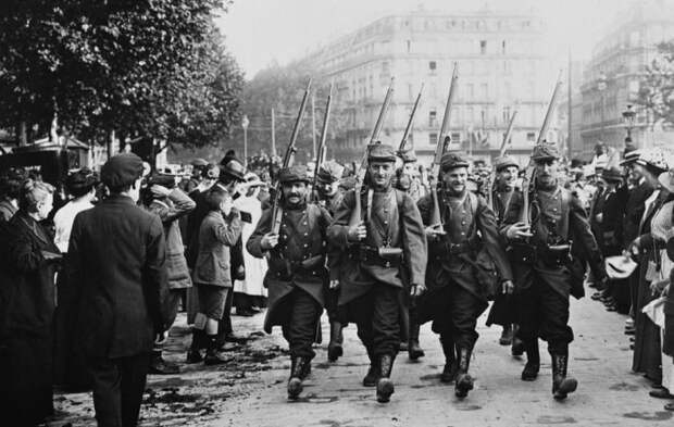 На начальном этапе Первой мировой войны касок не было почти ни у кого. |Фото: livejournal.com. На начальном этапе Первой мировой войны касок не было почти ни у кого. |Фото: livejournal.com.