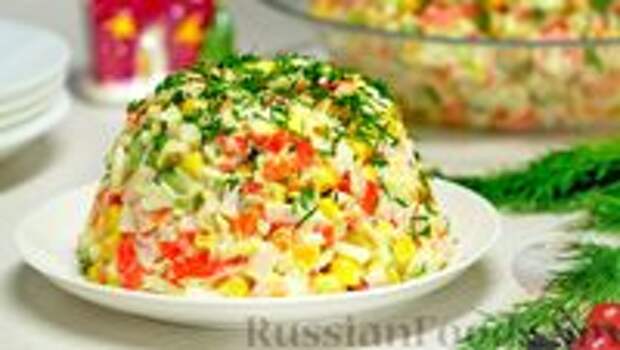 Фото к рецепту: Крабовый салат с морковью и огурцом