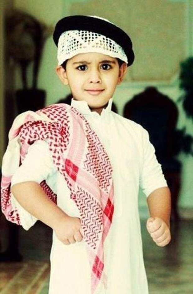 Арабский мальчик. Мусульманский мальчик. Мальчик мусульманин. Арабы дети. Мусульманские дети мальчики.