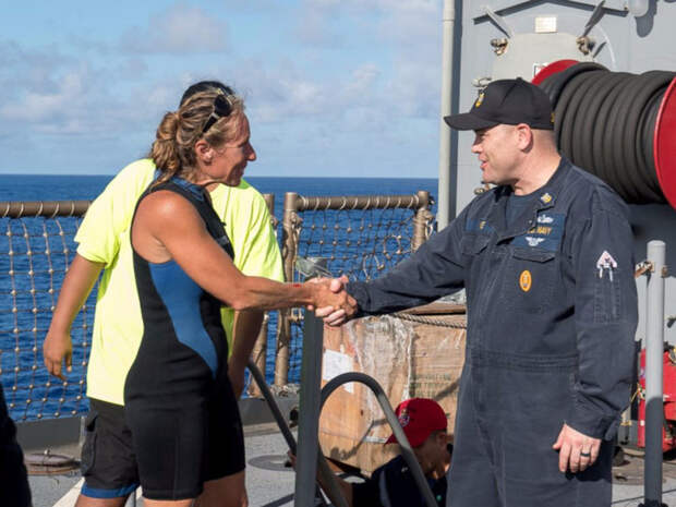 ВМС США спасли двух женщин с собаками, пять месяцев дрейфовавших в Тихом океане дрейф, женщина, собака, тихий океан