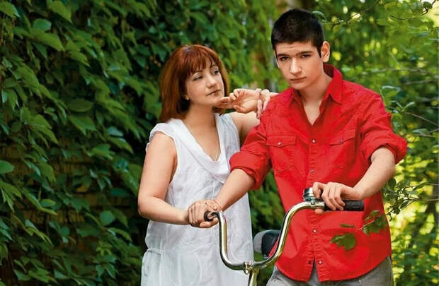 Татьяне Бурковой отец сказал: "Если ты намерена дальше с ним общаться, уходи. От нас не получишь ни рубля и дорогу сюда забудь!"