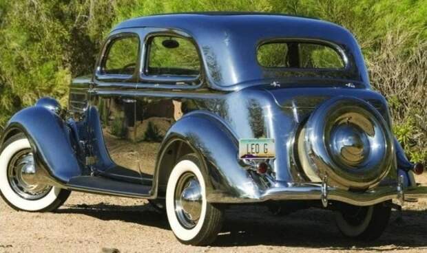 Ford V8 Tudor Deluxe с кузовом из нержавеющей стали