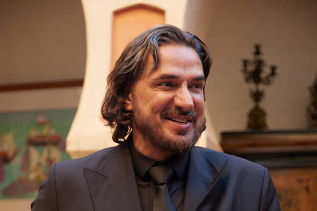 Бизнесмен Омаров призвал блогера Сердюкова поучаствовать в шоу в Марокко