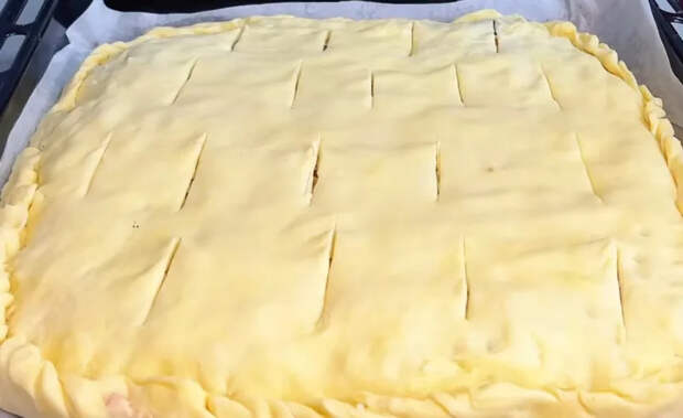 Больше не вожусь с дрожжами: показываю, как приготовить огромный мясной пирог на стакане кефира