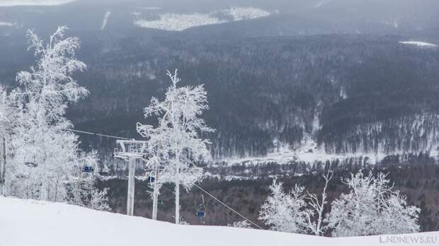 Он поскользнулся, она – потеряла ботинок: пару южноуральцев пришлось снимать с Александровской сопки спасателям
