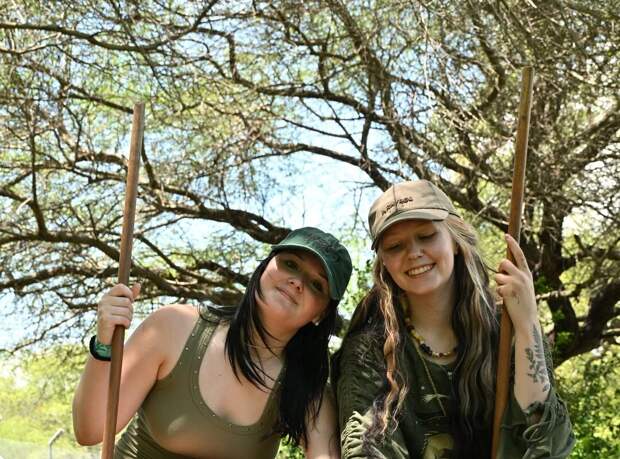 Дочь певицы Глюкозы опубликовала редкое фото с сестрой