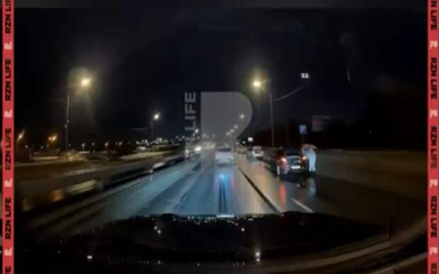 "Десяток машин": водители Рязани пробивают колеса на Северной окружной из-за ям