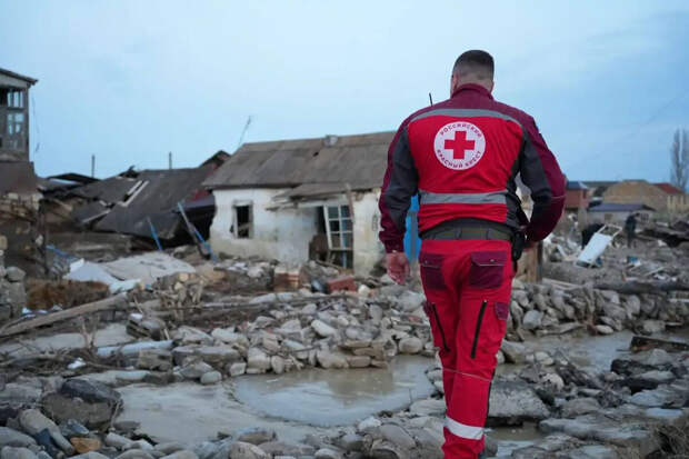 Shot: мощный снегопад повредил сотни домов в Дагестане