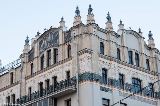 Скульптурный фриз «Времена года», опоясывающий здание гостиницы «Метрополь». Южная сторона здания. Николай Андреев.