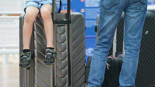 Эксперт рассказала о преимуществах оформления страховки для путешествия с детьми