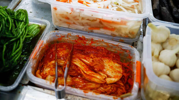 Врач Залетова: черника и кимчи нужны для поддержания микробиоты кишечника