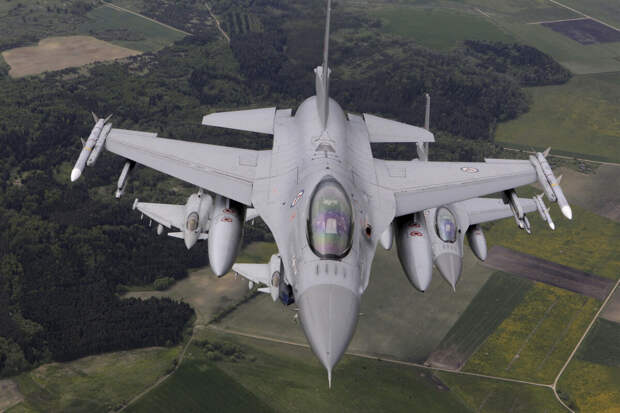Уральская фирма "Форэс" объявила премию в 15 млн руб. за сбитый истребитель F-16