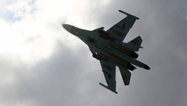 Российский истребитель-бомбардировщик Су-34 взлетает с авиабазы Хмеймим в Сирии. Архивное фото Российский истребитель-бомбардировщик Су-34 взлетает с авиабазы Хмеймим в Сирии. Архивное фото