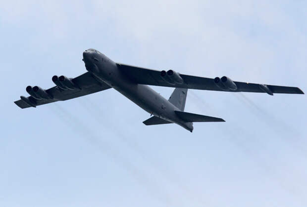 Американский стратегический бомбардировщик B-52
