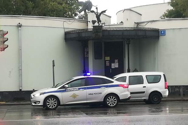 В проезде Шокальского задержали двух наркодилеров с крупной партией героина