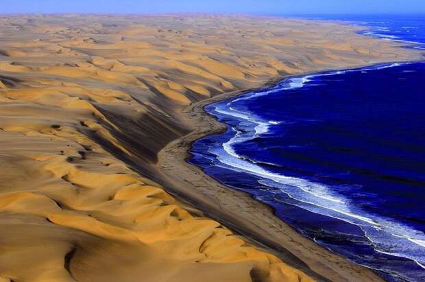 namib04 Там где пустыня встречается с водой