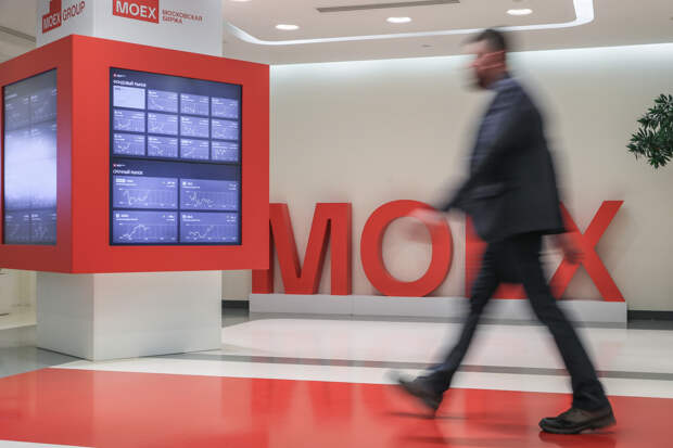 Операции «доллар-рубль» перевели на Мосбирже в новый режим