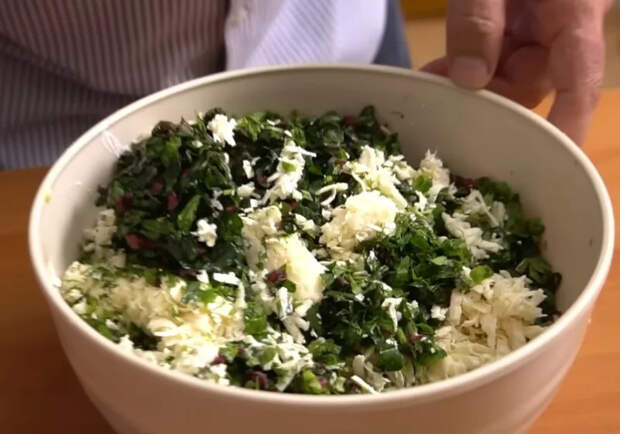 Невероятная сочность! Хачапури со свекольной ботвой, которые тают во рту (рецепт на кефире)