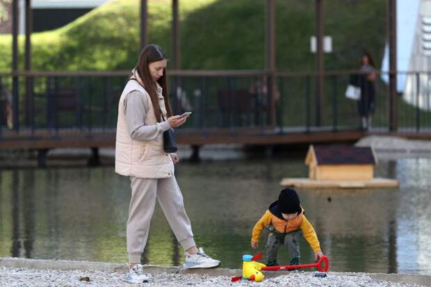 Эксперт Исакова призвала полностью оградить детей до 5 лет от гаджетов